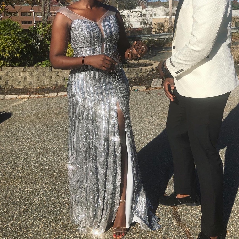 Contour gown